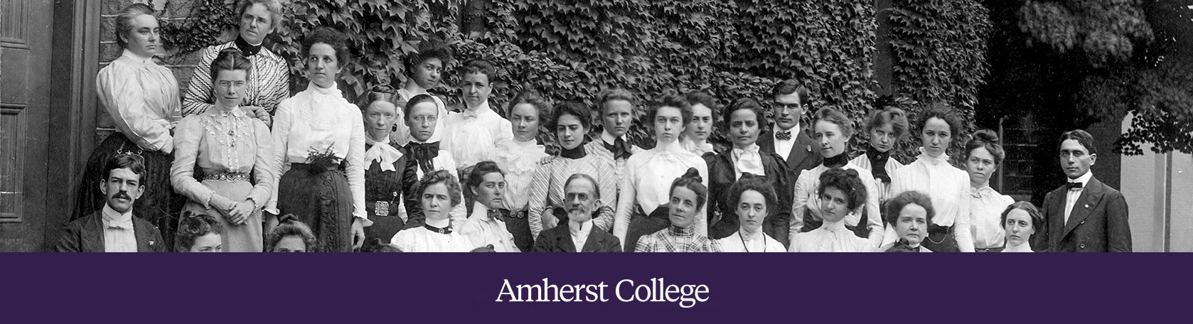 Black and white group portrait of librarians at Amherst College in 1900 including Belle da Costa Greene.