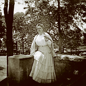 A woman in a dress from the early 1900s