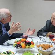 William Taubman and Mikhail Gorbachev sitting together for a meal